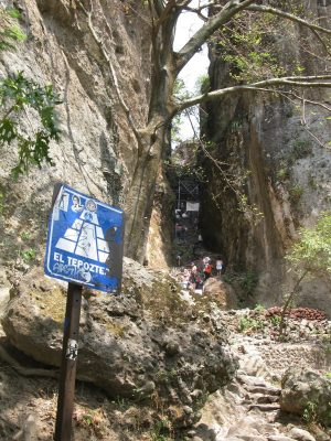 The path narrows into a small canyon near the end